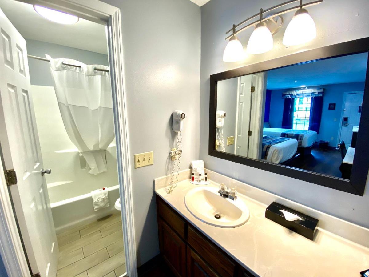 Baymont By Wyndham Albany At Albany Mall Bagian luar foto