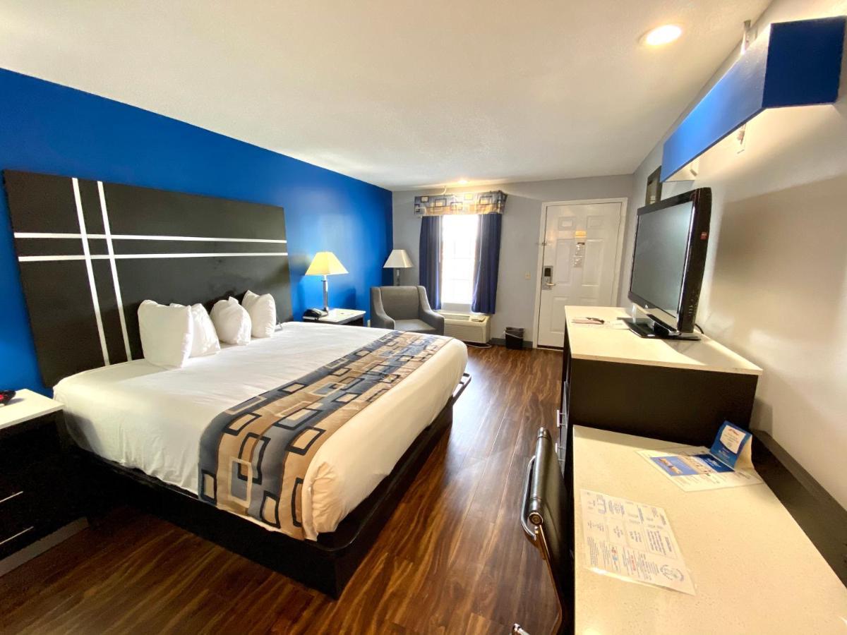 Baymont By Wyndham Albany At Albany Mall Bagian luar foto